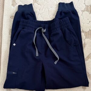 Scrub figs joggers